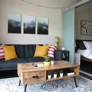 Queen Anne Abode - 1 Block From Cpa! - Free Parking! Apartment Seattle